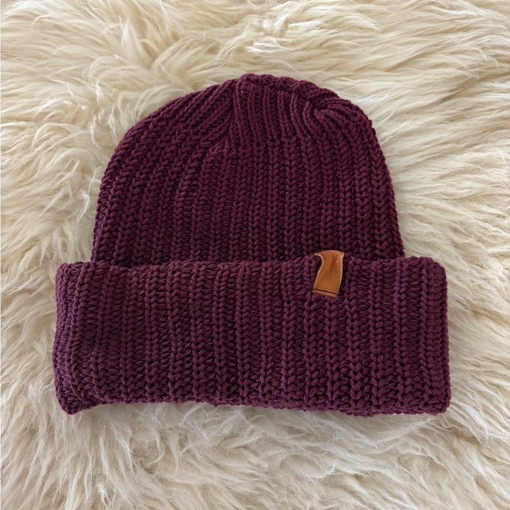Men’s Burgundy Cable Knit Beanie